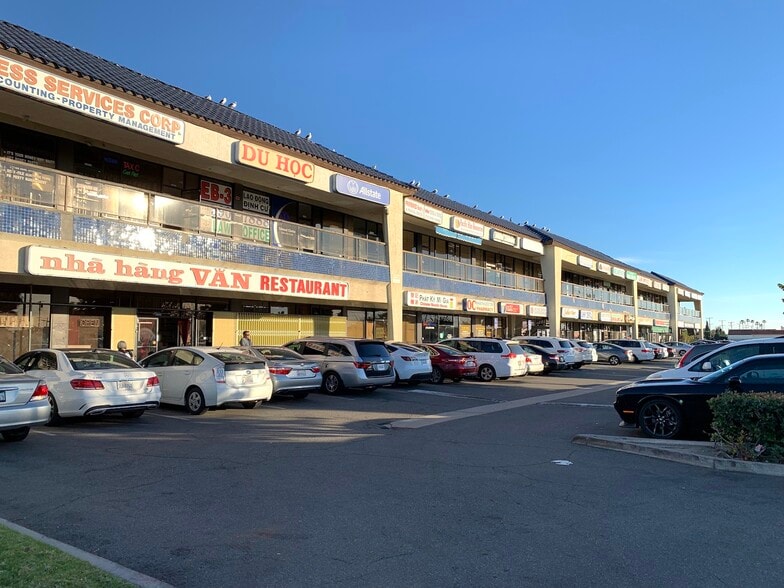 More Photos Of 14122-14220 Brookhurst St, Garden Grove General Retail For Lease