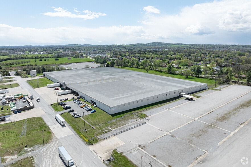 More Photos Of 1442 Toshiba Dr, Lebanon Distribution For Lease
