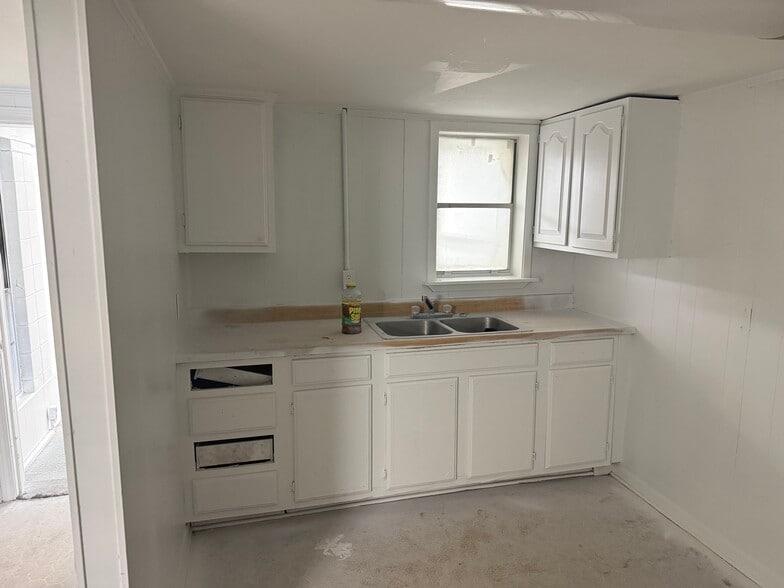 More Photos Of 5701 Us-90 Hwy, Theodore Freestanding For Sale