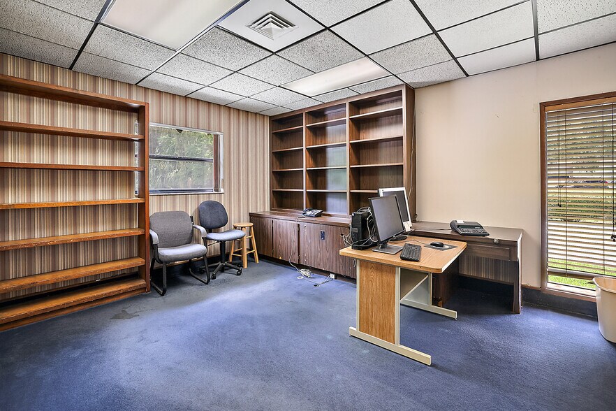 More Photos Of 400 Webster St, Leesburg Office For Lease