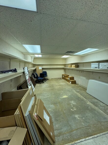 More Photos Of 9112 Virginia Ave, Bassett Office For Sale