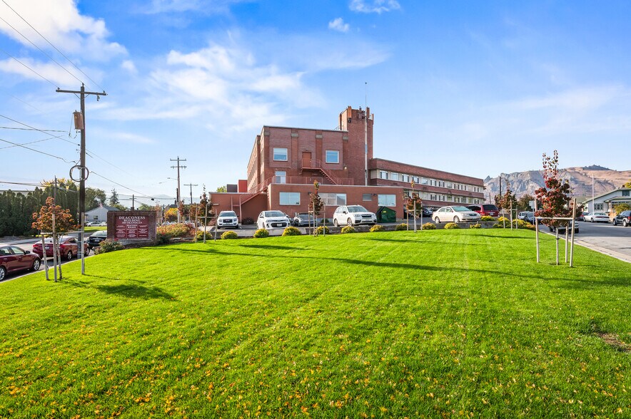 More Photos Of 300 Okanogan Ave, Wenatchee Apartments For Sale