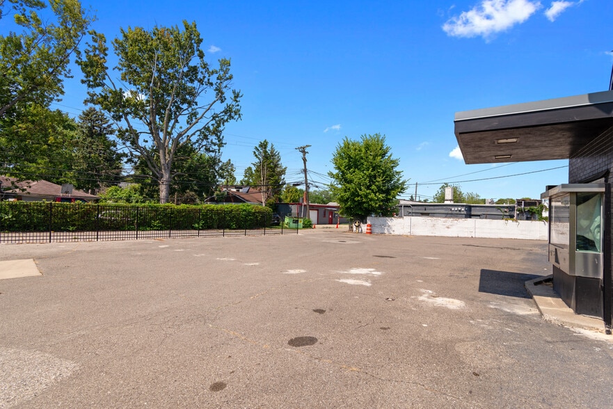 More Photos Of 18901 Kelly Rd, Detroit Bank For Sale