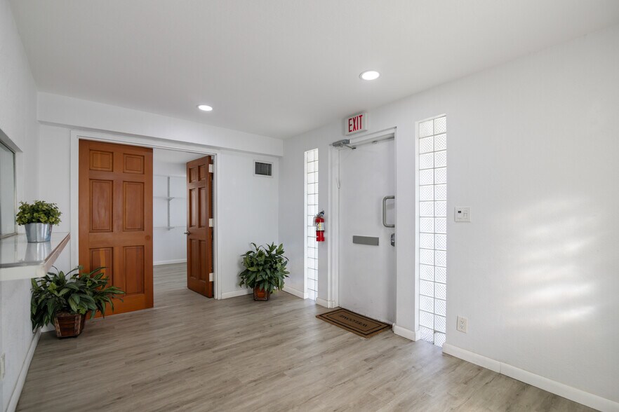 More Photos Of 412 SE 23rd St, Fort Lauderdale Medical For Sale