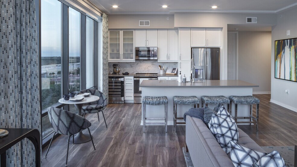 More Photos Of 295 NE Ivanhoe Blvd, Orlando Apartments For Lease