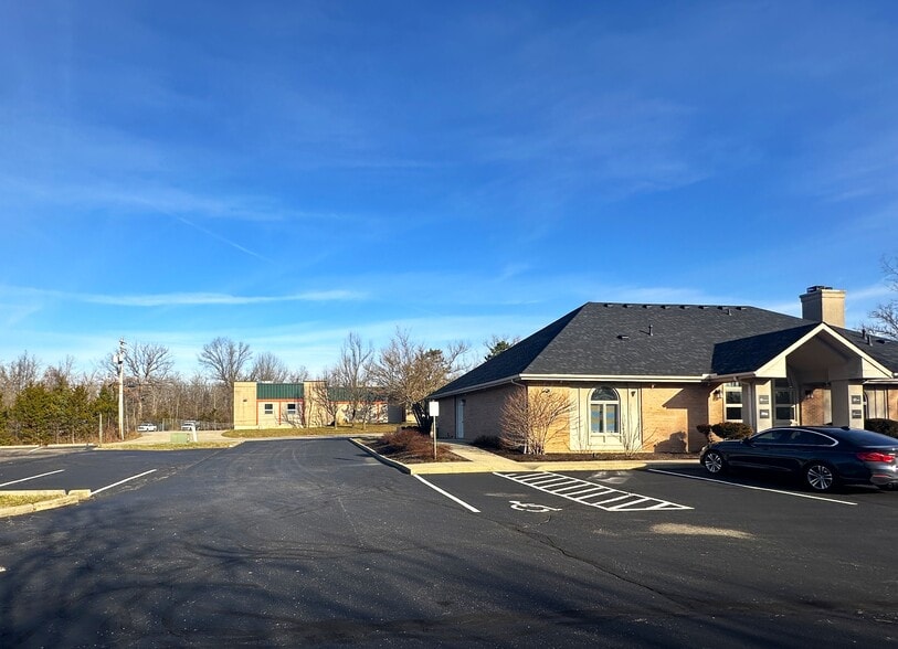 More Photos Of 35 Commercial Way, Springboro Office For Sale