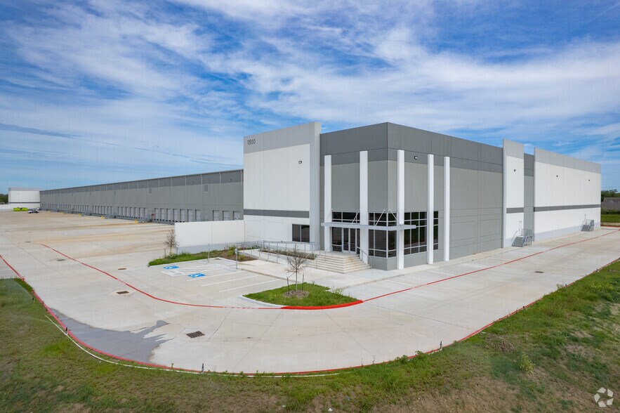 More Photos Of 11500 Antoine, Houston Warehouse For Lease