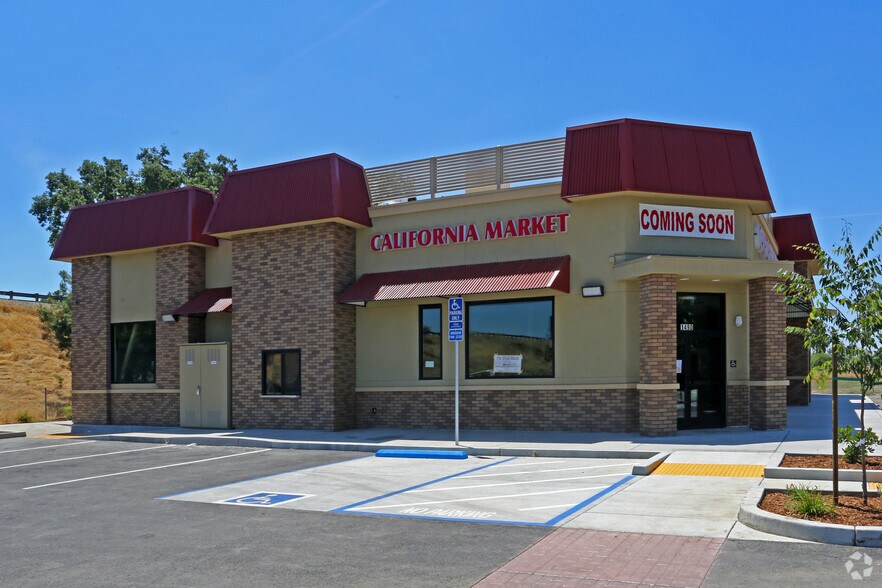 More Photos Of 1490 E Main St, Woodland Freestanding For Lease