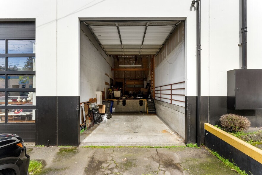 More Photos Of 2237-2249 NW Raleigh St, Portland Warehouse For Sale
