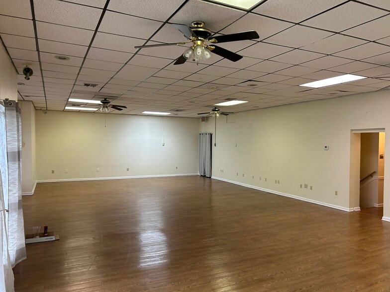 More Photos Of 5130 MacCorkle Ave SE, Charleston Office For Lease