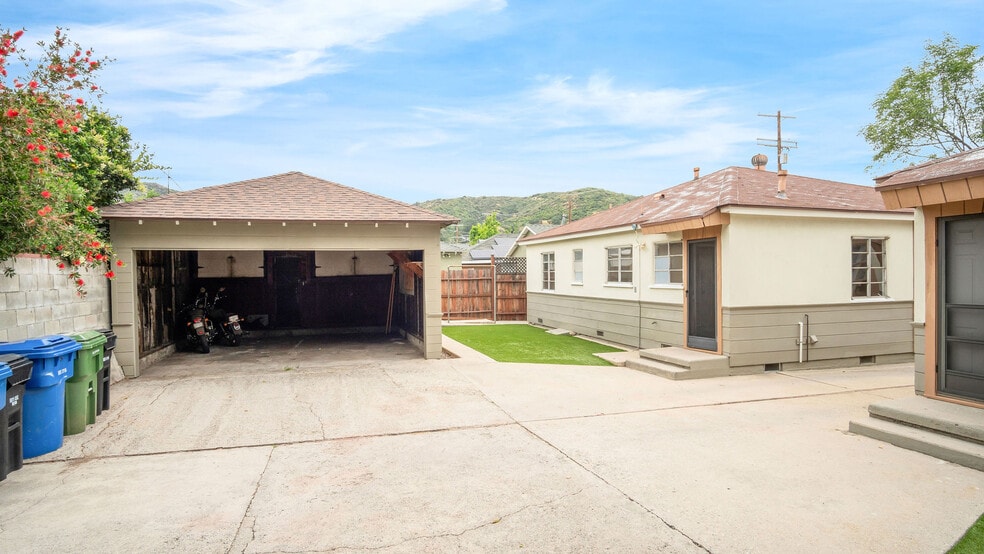 More Photos Of 10346 Oro Vista Ave, Sunland Multifamily For Sale