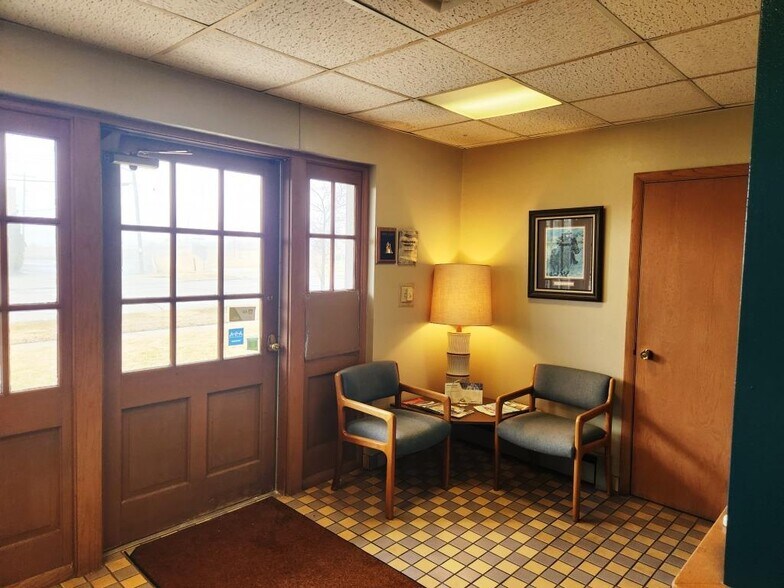 More Photos Of 9947 W Carmen Ave, Milwaukee Flex For Sale