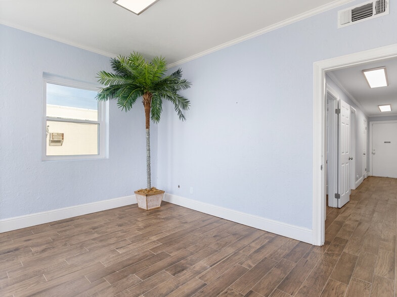 More Photos Of 2015 Avenue F, Bay City Office For Lease