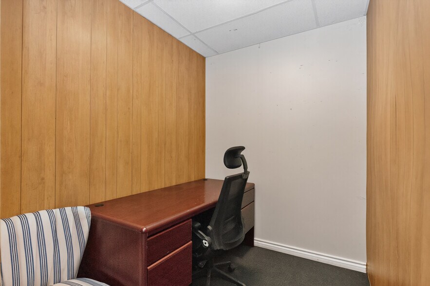 More Photos Of 41 Chestnut St, Amsterdam Storefront Retail Residential For Sale