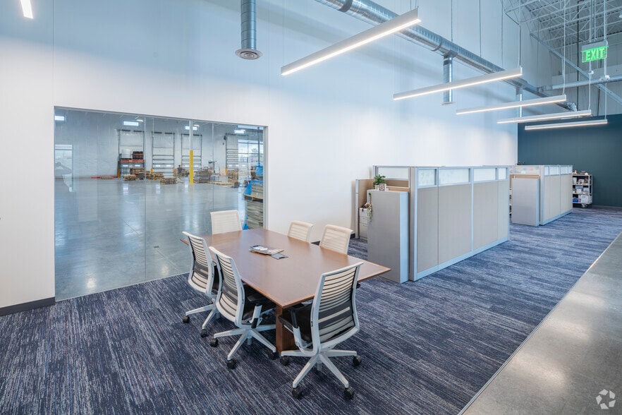 More Photos Of 14820 Compark Blvd, Parker Industrial For Sale