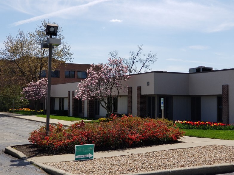 More Photos Of 1117 S Milwaukee Ave, Libertyville Unknown For Lease