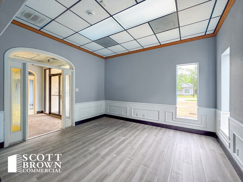 More Photos Of 1103 Elm, Denton Medical For Lease