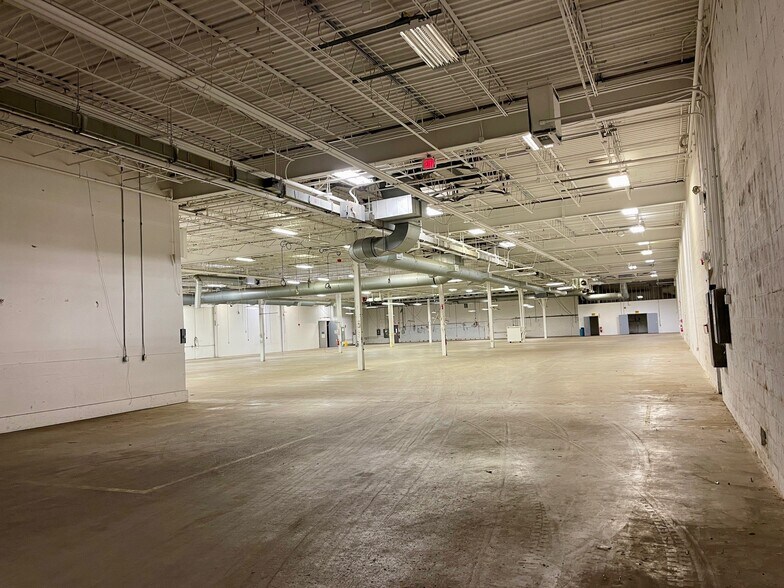 More Photos Of 32 Industrial Dr, Exeter Warehouse For Sale