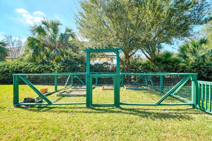 More Photos Of 20417 S University Blvd, Missouri City Schools For Lease