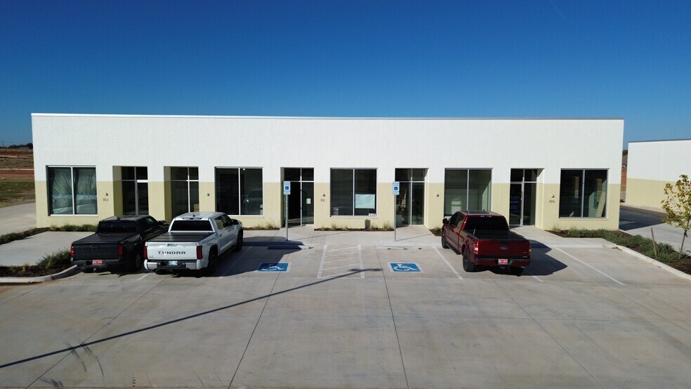 More Photos Of 2725-2801 S Mustang Rd, Yukon General Retail For Sale