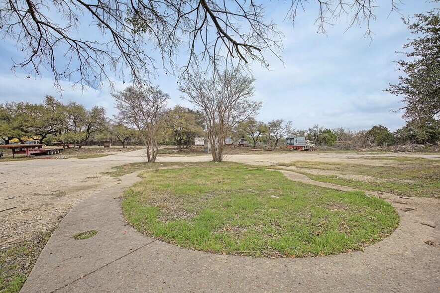 More Photos Of 7900 Hudson Loop, Austin Contractor Storage Yard For Lease