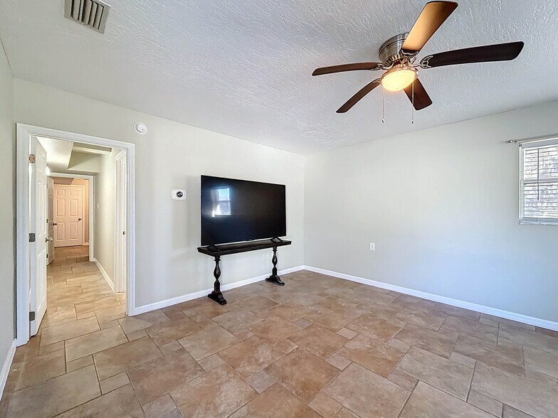 More Photos Of 421 NW 14th Pl, Crystal River Multifamily For Sale