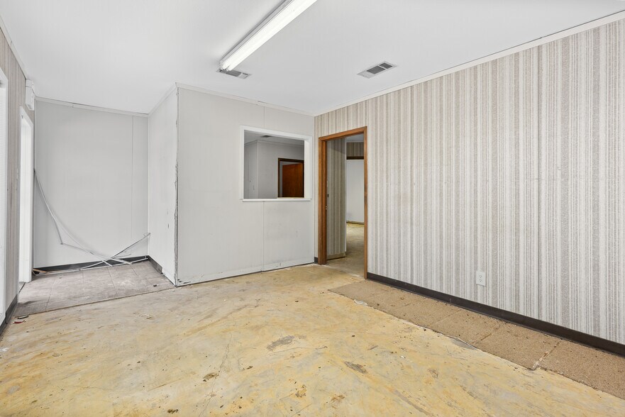 More Photos Of 5408 Wesley St, Greenville Freestanding For Sale