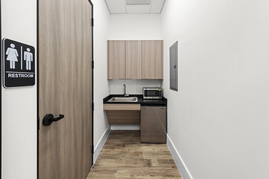 More Photos Of 1930 N 30th Rd, Hollywood Office Residential For Lease