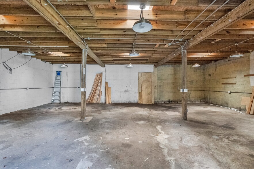 More Photos Of 1425 Walnut St, Jacksonville Freestanding For Sale