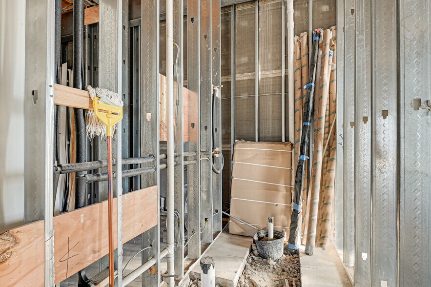 More Photos Of 1511 W 12th St, Houston Office For Sale