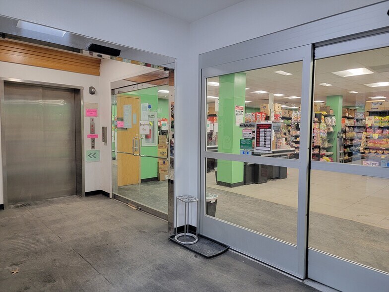 More Photos Of 5818 Forbes Ave, Pittsburgh Supermarket For Sale