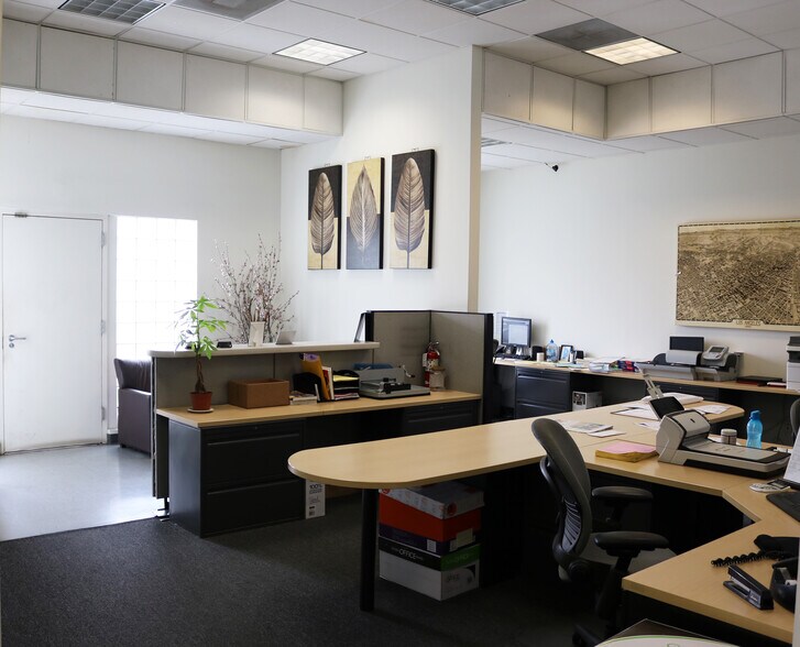 More Photos Of 1321 W 12th St, Los Angeles Light Manufacturing For Lease