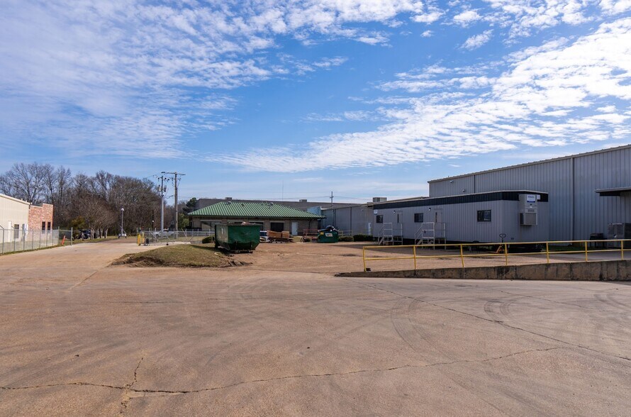 More Photos Of 135 Industrial Dr N, Madison Warehouse For Sale