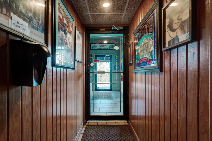 More Photos Of 1702 Park Hill Dr, Gainesville Restaurant For Sale