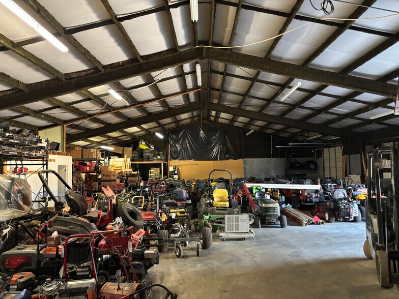 More Photos Of 1255 Boston Ave, West Columbia Warehouse For Lease
