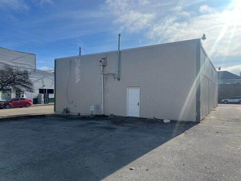 More Photos Of 1322 Howell St, Lafayette Office For Sale