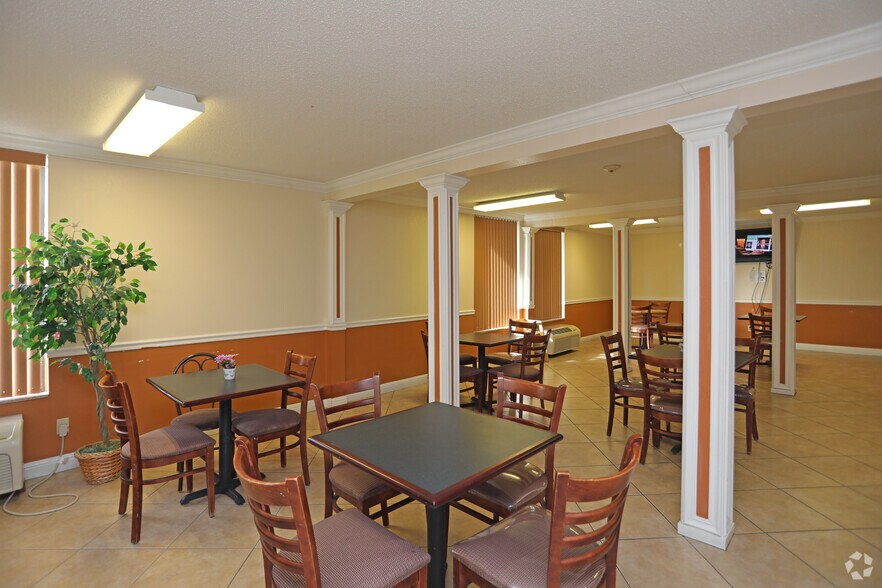 More Photos Of 127 Ontario Dr, Mount Hope Hotel For Sale