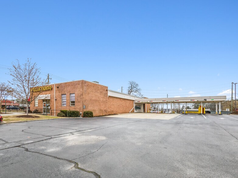 More Photos Of 590 S Central Ave, Hapeville Bank For Lease