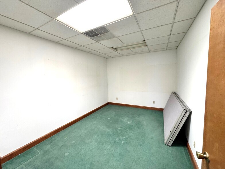 More Photos Of 4610 Femrite Dr, Madison Warehouse For Lease