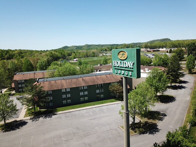 More Photos Of 340 Oyler Ave, Oak Hill Hotel For Lease
