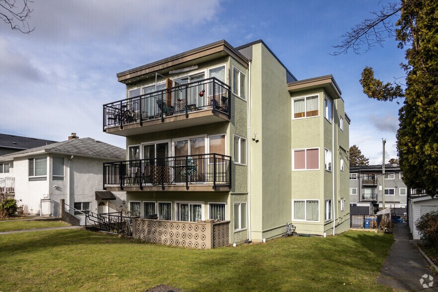 More Photos Of 227 15th Av E, Vancouver Apartments For Sale