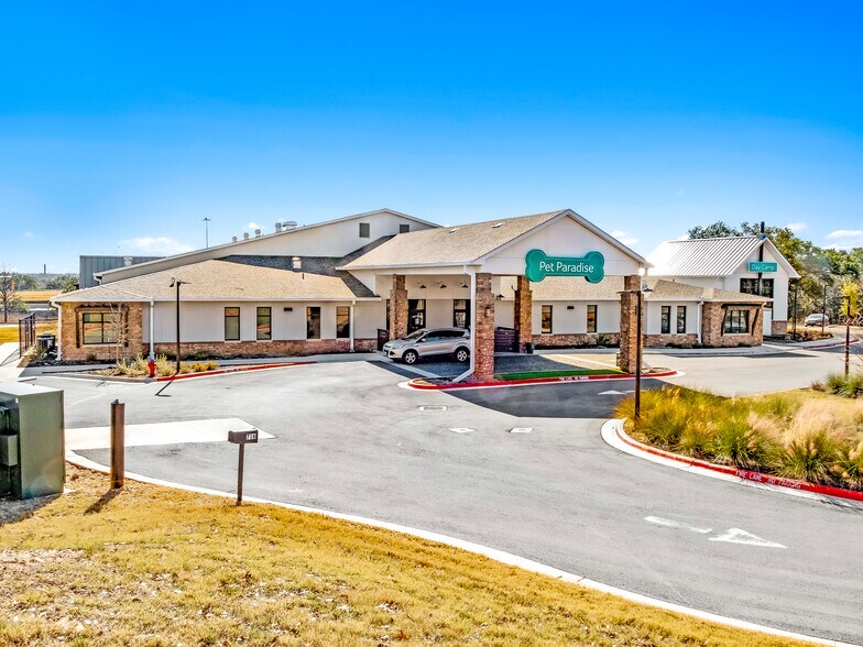 More Photos Of 716 S Interstate 35, Georgetown Veterinarian Kennel For Sale