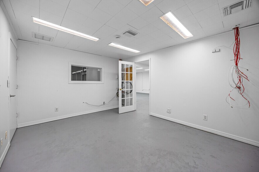 More Photos Of 128 Tomahawk Dr, Indian Harbour Beach Warehouse For Sale