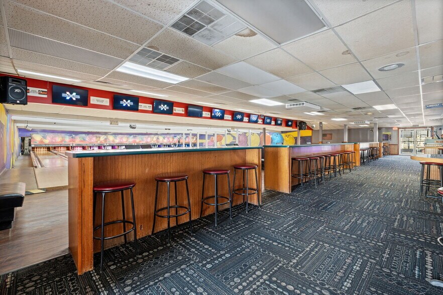 More Photos Of 1616 N Section St, Sullivan Sports And Entertainment For Sale