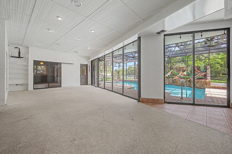 More Photos Of 2160 Laurence Dr, Clearwater Office For Sale