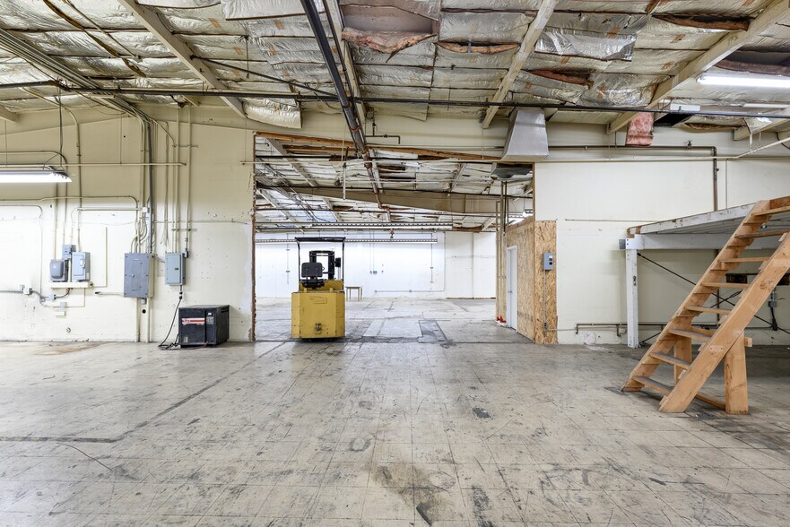 More Photos Of 9030 Winnetka Ave, Northridge Industrial For Lease