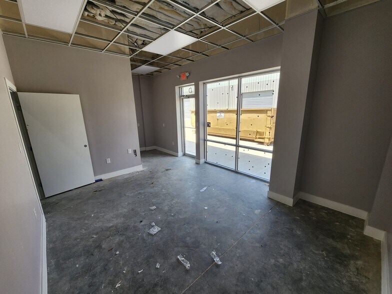 More Photos Of 9334 Ronda Ln, Houston Industrial For Lease