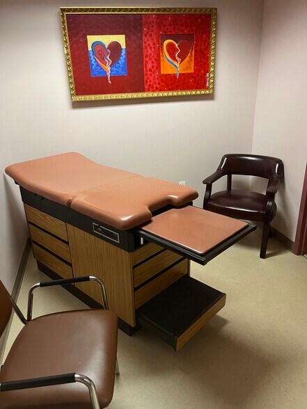 More Photos Of 3 Woodland Rd, Stoneham Medical For Sale