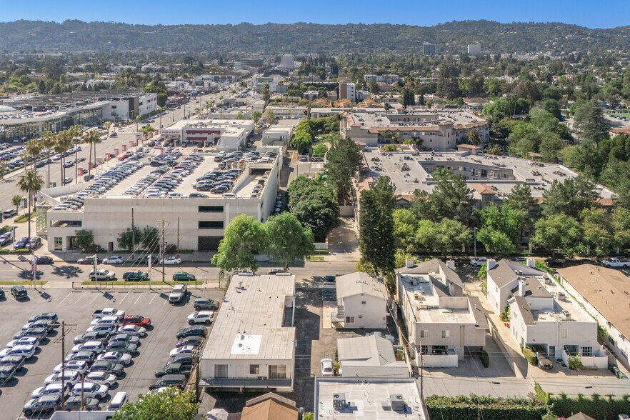 More Photos Of 14525 Albers St, Sherman Oaks Apartments For Sale