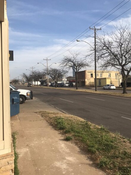 More Photos Of 1845 Linwood Blvd, Oklahoma City Storefront For Sale